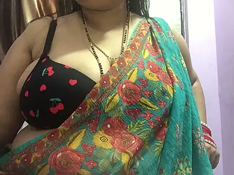 Snapshot of Desi_bhabhiii chatting on February 12, 6:19 am Desi bhabhiii online show from February 12, 6:19 am