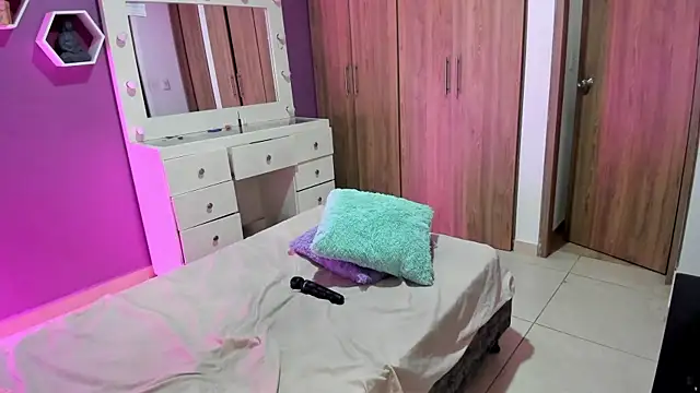 Medelynevans1 online show from October 16, 9:49 pm