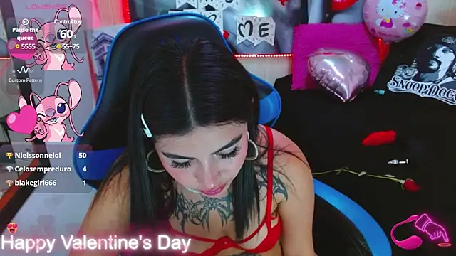 Snapshot of _luna_torres chatting on February 14, 4:52 pm luna torres online show from February 14, 4:52 pm