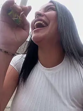 Snapshot of _luna_torres chatting on April 11, 1:15 pm luna torres online show from April 11, 1:15 pm