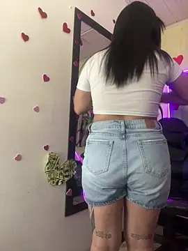 Snapshot of _luna_torres chatting on June 12, 2:05 pm luna torres online show from June 12, 2:05 pm