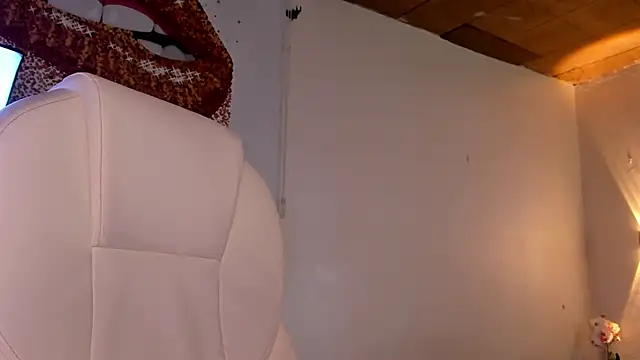 loly marce online show from March 22, 8:48 pm