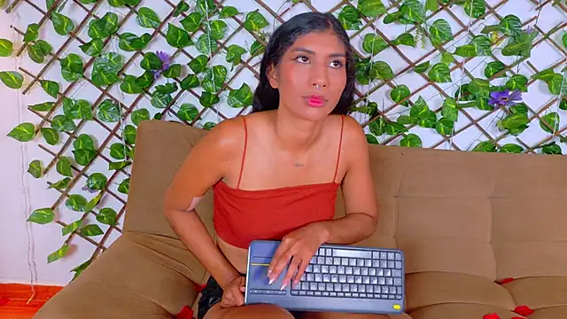 Snapshot of taty_miller chatting on February 18, 6:15 pm taty miller online show from February 18, 6:15 pm