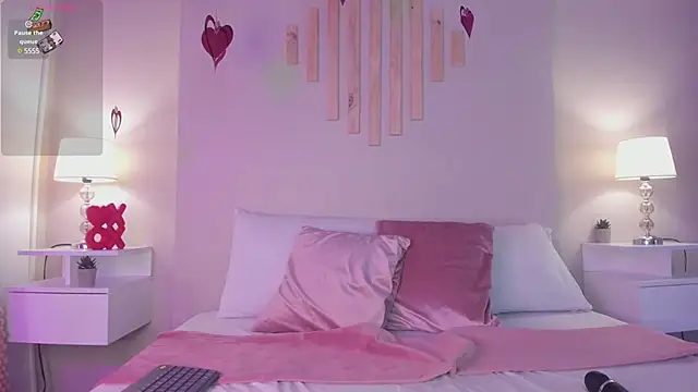 Snapshot of VictoriaNoah_ chatting on February 13, 7:31 pm VictoriaNoah online show from February 13, 7:31 pm