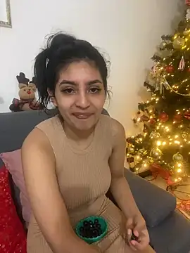 cloe small online show from December 4, 2:42 am