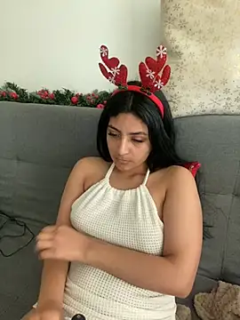 cloe small online show from December 8, 9:41 pm