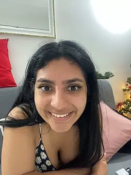 cloe small online show from December 12, 3:43 am