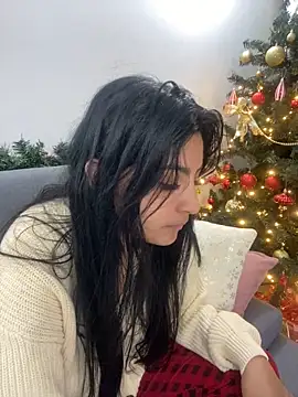 cloe small online show from December 13, 4:43 am