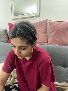 cloe small online show from December 27, 7:18 am