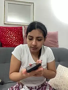 cloe small online show from December 28, 1:39 am