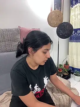 cloe small online show from January 22, 4:44 am