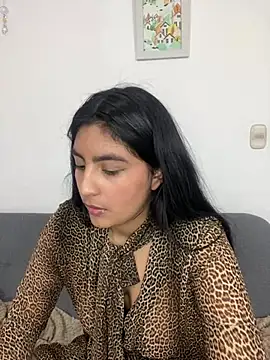 cloe small online show from February 13, 2:34 am
