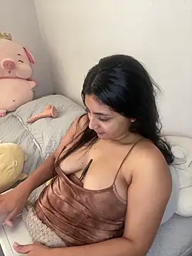 cloe small online show from February 23, 8:44 pm