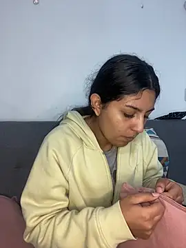 cloe small online show from February 25, 2:25 am