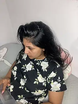 cloe small online show from February 26, 6:37 am