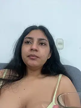 cloe small online show from February 27, 5:24 am