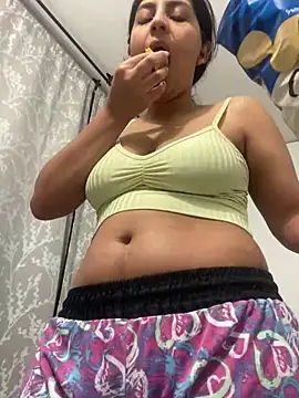 cloe small online show from February 28, 3:15 am