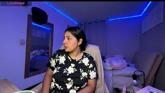 cloe small online show from October 6, 3:48 am