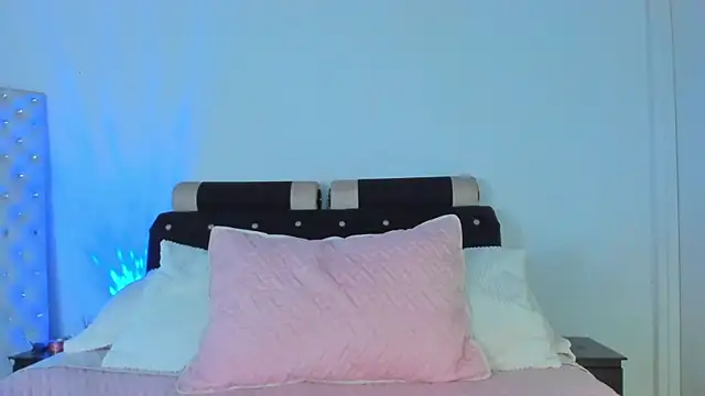 emma-hiill online show from February 15, 3:28 pm