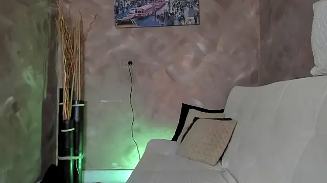 emma-hiill online show from March 18, 3:31 pm