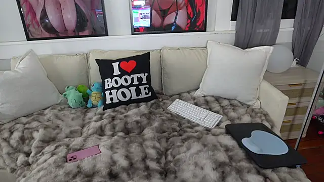 Snapshot of emmagray001 chatting on July 26, 10:22 am emmagray001 online show from July 26, 10:22 am