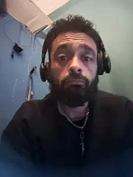 Snapshot of C8L3U chatting on December 3, 7:43 am C8L3U online show from December 3, 7:43 am