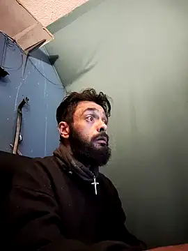 Snapshot of C8L3U chatting on December 4, 8:34 am C8L3U online show from December 4, 8:34 am