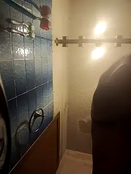 Snapshot of C8L3U chatting on December 6, 9:43 am C8L3U online show from December 6, 9:43 am