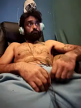 Snapshot of C8L3U chatting on December 13, 11:55 am C8L3U online show from December 13, 11:55 am