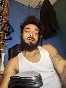 Snapshot of C8L3U chatting on December 16, 11:33 am C8L3U online show from December 16, 11:33 am