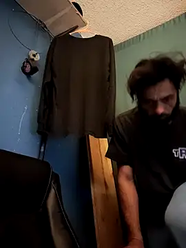 Snapshot of C8L3U chatting on December 18, 8:31 am C8L3U online show from December 18, 8:31 am