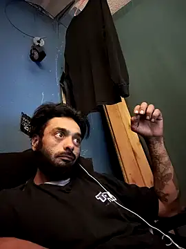 Snapshot of C8L3U chatting on December 20, 9:11 am C8L3U online show from December 20, 9:11 am