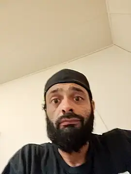 Snapshot of C8L3U chatting on January 18, 4:04 am C8L3U online show from January 18, 4:04 am