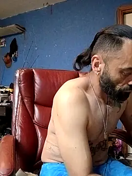 Snapshot of C8L3U chatting on March 4, 6:52 am C8L3U online show from March 4, 6:52 am