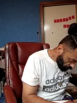 Snapshot of C8L3U chatting on March 9, 9:46 am C8L3U online show from March 9, 9:46 am