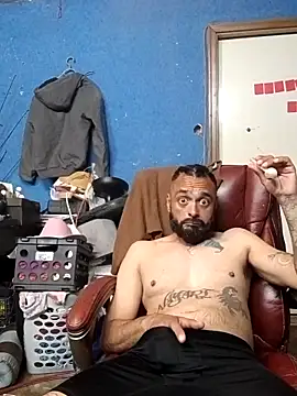 Snapshot of C8L3U chatting on March 11, 12:27 am C8L3U online show from March 11, 12:27 am