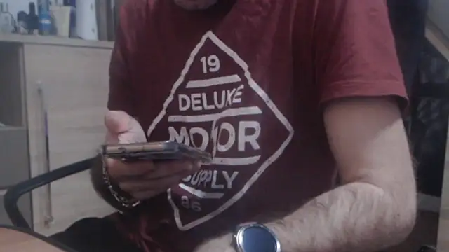 uncutguy01 online show from December 18, 1:02 pm