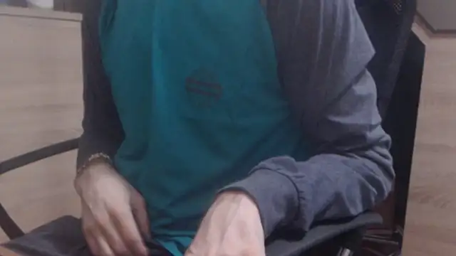 uncutguy01 online show from December 24, 1:50 pm