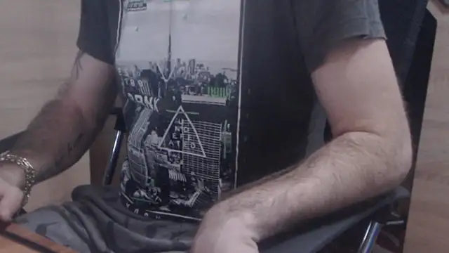 uncutguy01 online show from January 5, 8:43 am