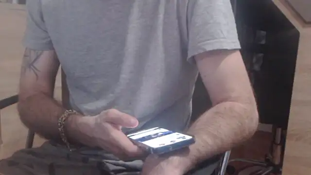 uncutguy01 online show from January 6, 10:15 pm