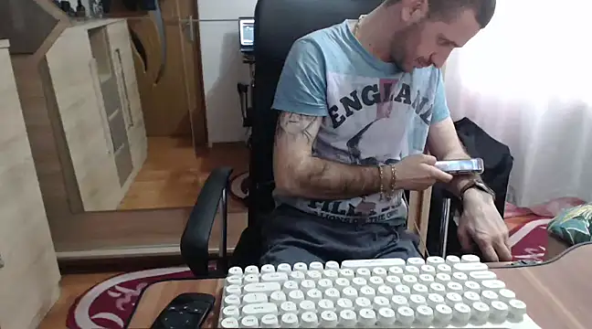 uncutguy01 online show from March 7, 3:18 pm