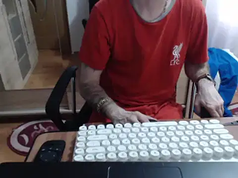 uncutguy01 online show from March 12, 10:48 am