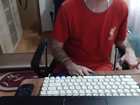 uncutguy01 online show from March 16, 8:54 am