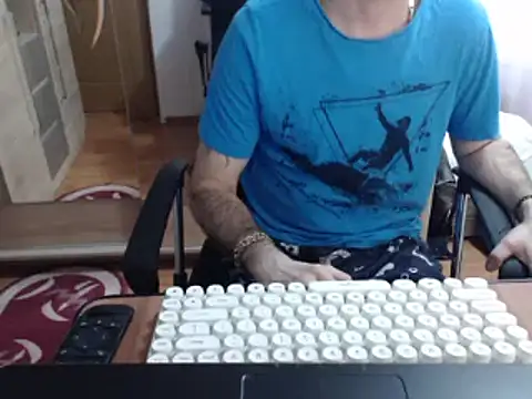 uncutguy01 online show from March 20, 2:32 pm