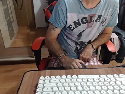 uncutguy01 online show from September 12, 5:40 am