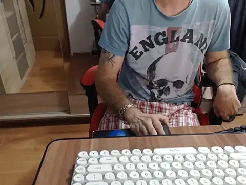 uncutguy01 online show from September 13, 5:07 am