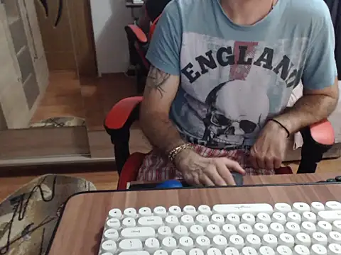 uncutguy01 online show from September 15, 5:29 am