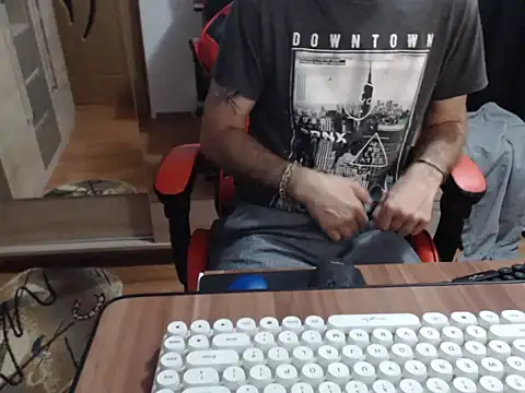 uncutguy01 online show from September 16, 4:13 am