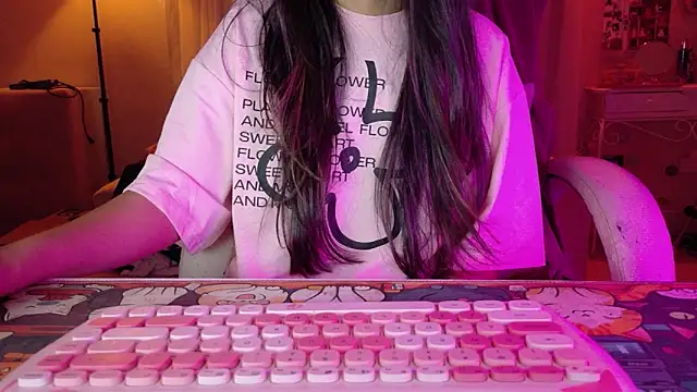 AllisonCatUwU online show from June 17, 4:08 pm