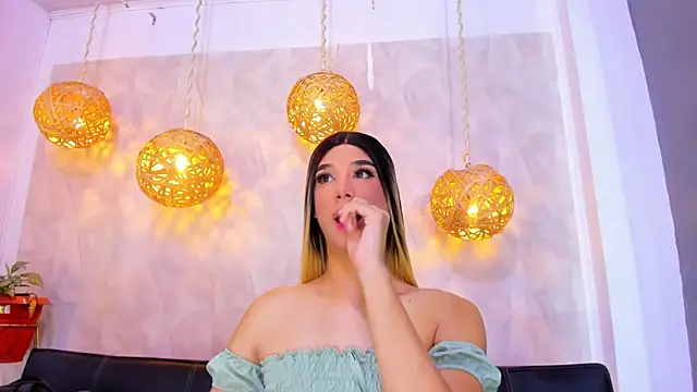 victoria aleia  online show from December 26, 8:11 pm